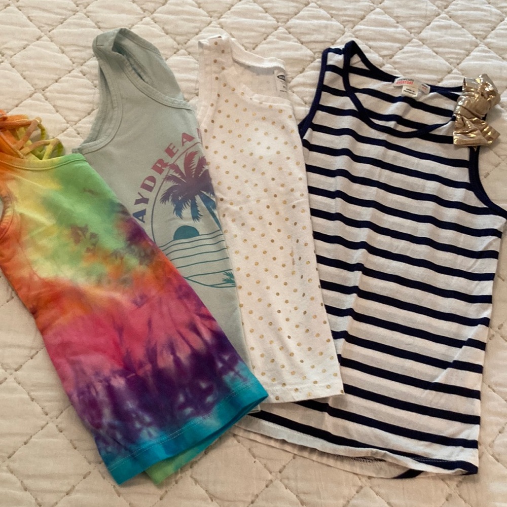 Bundle of 4 tank tops